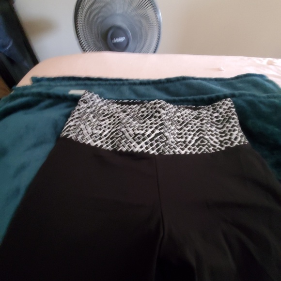 Capris - Picture 5 of 5